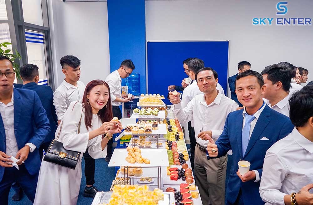 to-chc-su-kien-khai-truong-tron-goi